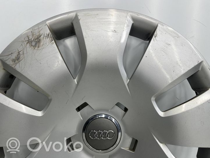 Audi A5 8T 8F Kołpaki oryginalne R16 8k0601147