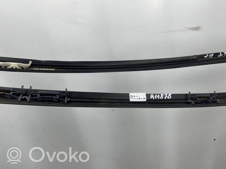 Mitsubishi Colt Listwa dachowa 7400a096