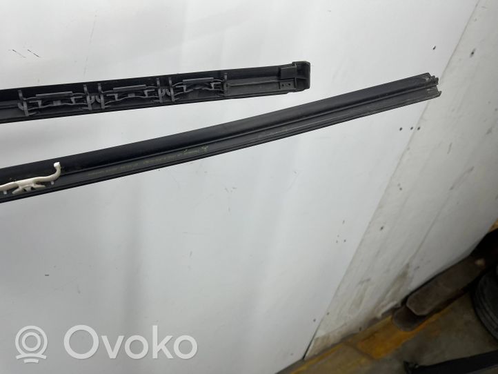 Mitsubishi Colt Listwa dachowa 7400a096