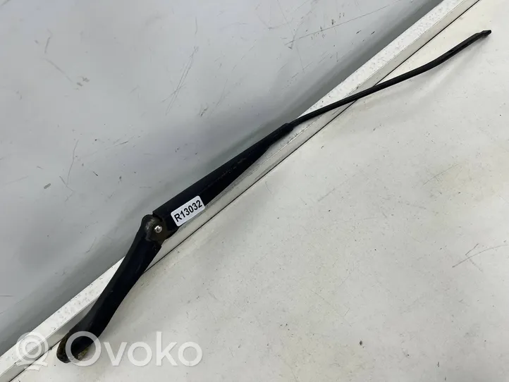 Fiat Qubo Ramię wycieraczki szyby przedniej / czołowej 1353217080