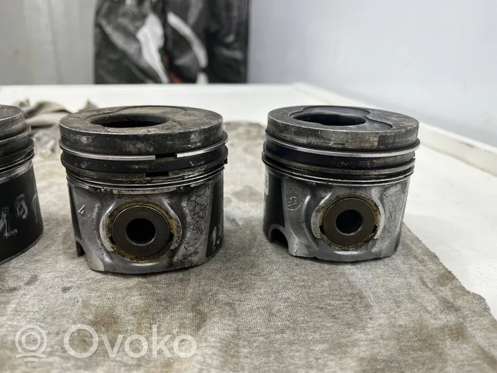 Skoda Octavia Mk1 (1U) Piston 79l69m091