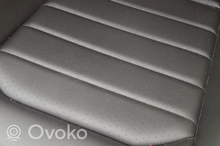 Volkswagen Golf VII Istuimien ja ovien verhoilusarja 