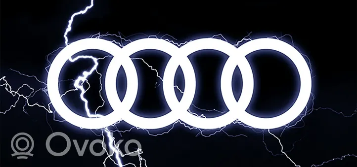 Audi A5 Grille calandre supérieure de pare-chocs avant 8W6P149