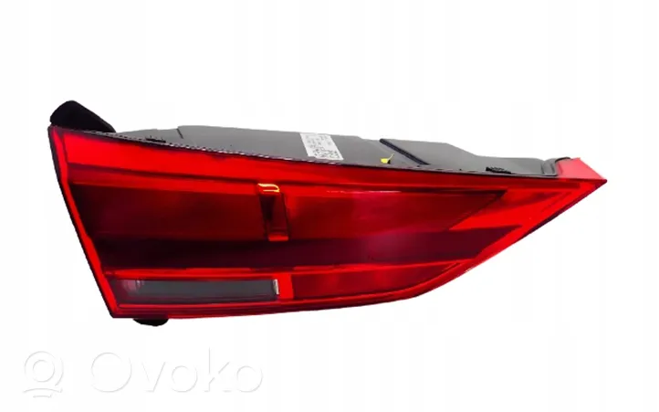 Audi Q3 F3 Lampy tylnej klapy bagażnika 83A945077