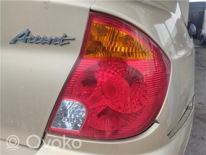Hyundai Accent Feux arrière / postérieurs 92402-25710
