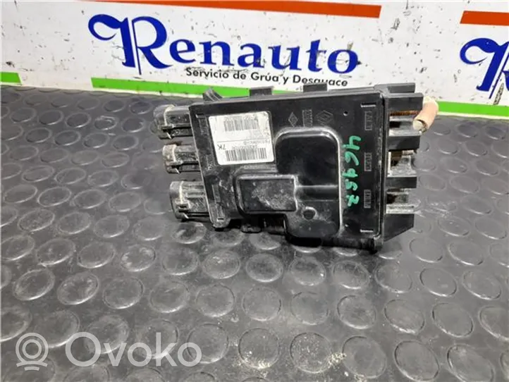 Renault Megane III Ramka / Moduł bezpieczników 