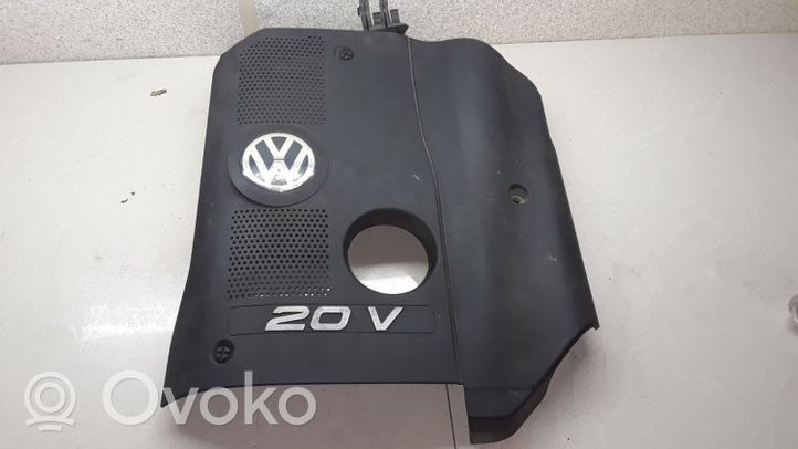 Volkswagen PASSAT B5 Osłona górna silnika 058103724K