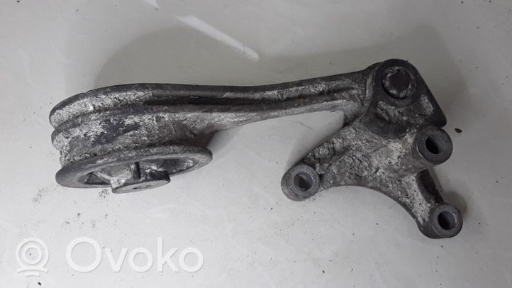 Ford Focus Подушка коробки передач XS616P082AA