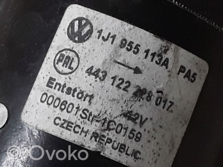 Audi A3 S3 8L Etupyyhkimen vivusto ja moottori 1J0955623A