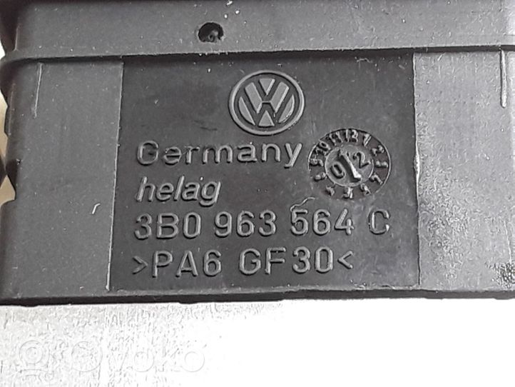 Volkswagen PASSAT B5.5 Interruttore riscaldamento sedile 3B0963564C