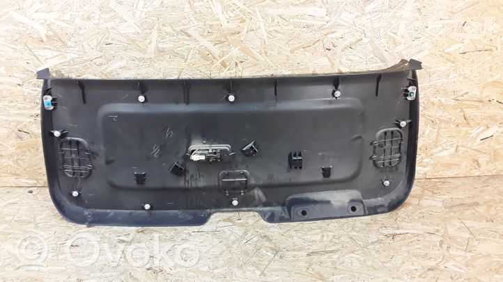 Toyota Avensis Verso Takaluukun alaosan verhoilu 6775044060