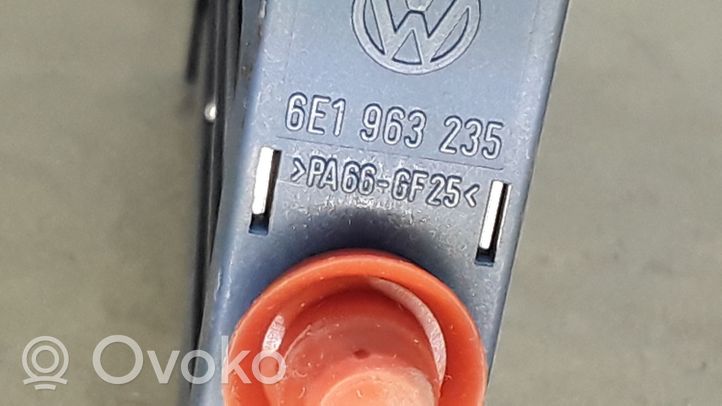 Volkswagen PASSAT B5.5 Radiateur électrique de chauffage auxiliaire 6E1963235