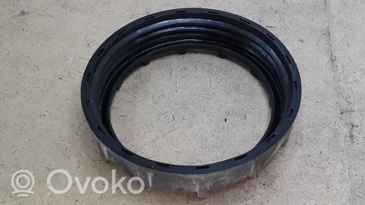 Volkswagen PASSAT B5.5 Anello/dado di bloccaggio della vite della pompa del carburante nel serbatoio 321201375A