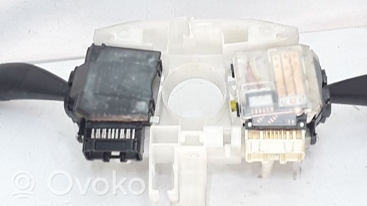 Subaru Impreza III Interruptor/palanca de limpiador de luz de giro 83111FG140
