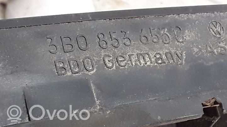 Volkswagen PASSAT B5 Etupuskurin ylempi jäähdytinsäleikkö 3B0853653C