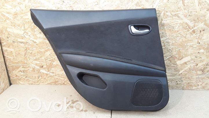 Nissan Primera Set di rivestimento del pannello della portiera 80978AV700