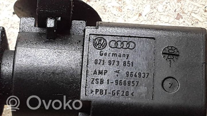 Volkswagen PASSAT B5.5 Câble de batterie positif 8E0971824N