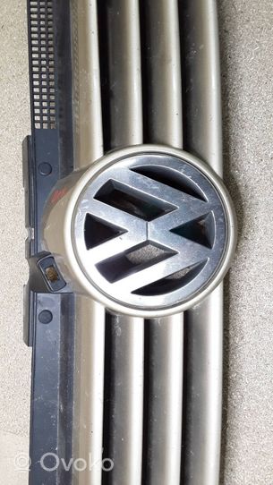 Volkswagen Bora Grotelės viršutinės 1J5853653E