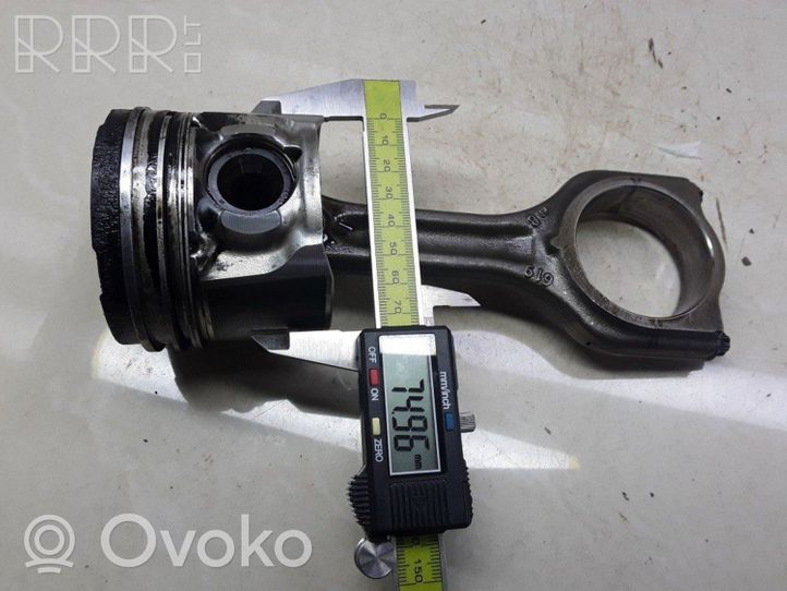 Citroen C4 I Piston with connecting rod 