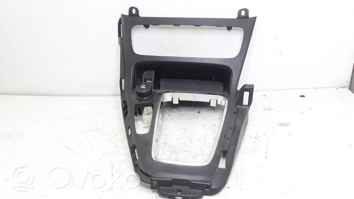 Ford Focus Vaihteenvalitsimen kehys verhoilu muovia F1EBA044H83A