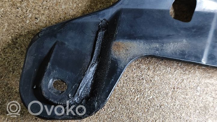 Opel Astra H Etupuskurin ylempi jäähdytinsäleikkö 13225775