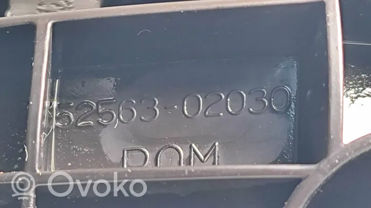 Toyota Auris 150 Uchwyt / Mocowanie zderzaka tylnego 5256302030