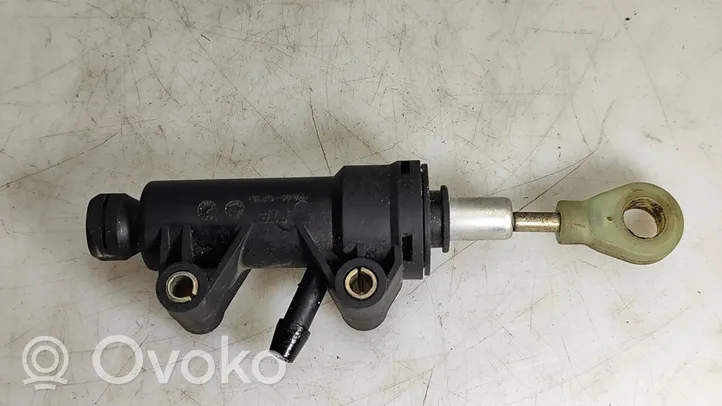 BMW X3 E83 Główny cylinder sprzęgła 6758822