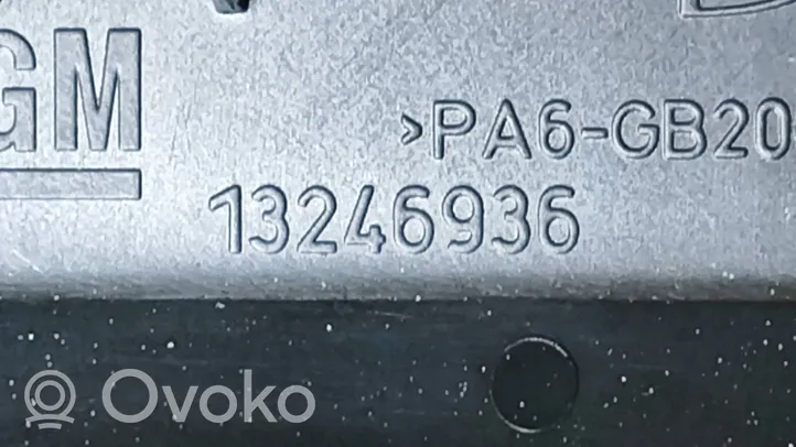 Opel Meriva B Skrzynka bezpieczników / Komplet 13292736