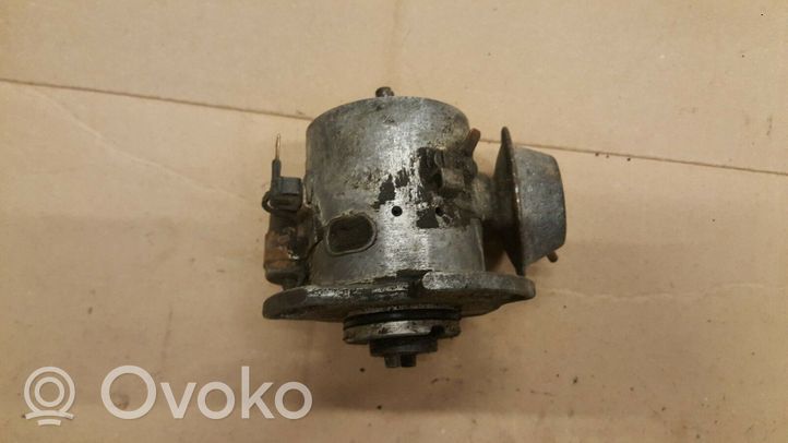 Volkswagen Golf II Spark distributor 036905205G