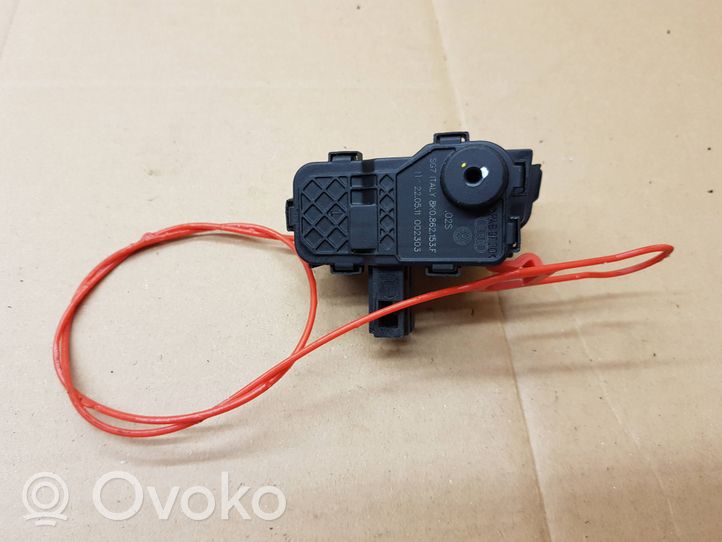 Audi A5 8T 8F Motorino del tappo del serbatoio del carburante 8K0862153F