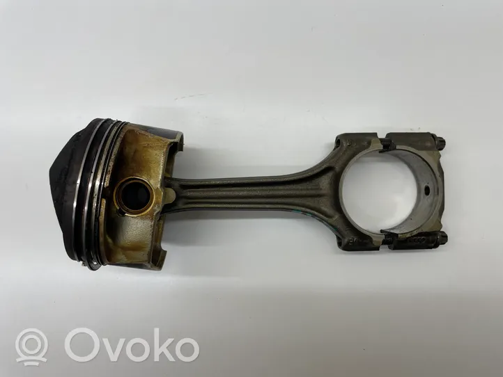 Volkswagen PASSAT B6 Piston 