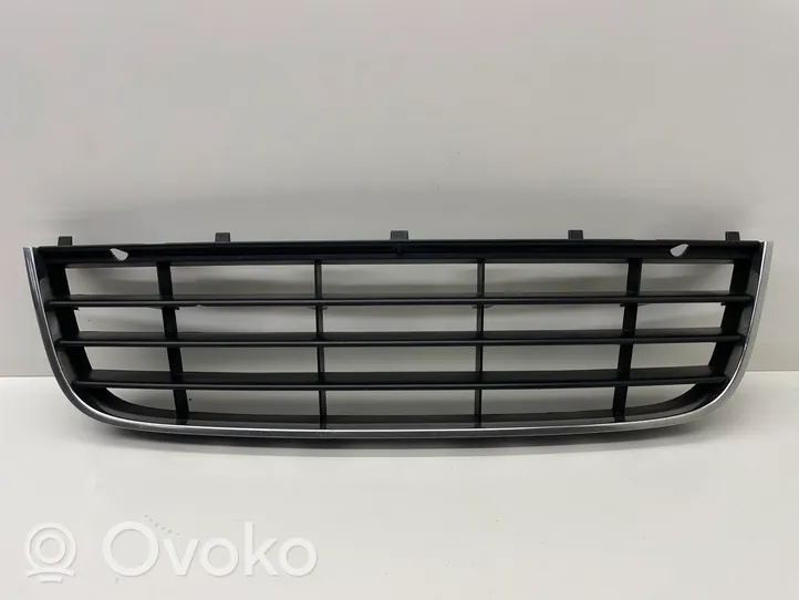 Volkswagen Jetta V Front bumper lower grill 1K0853677C