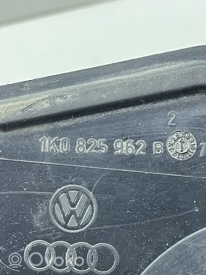 Volkswagen Jetta V Inne części karoserii 1K0825962B