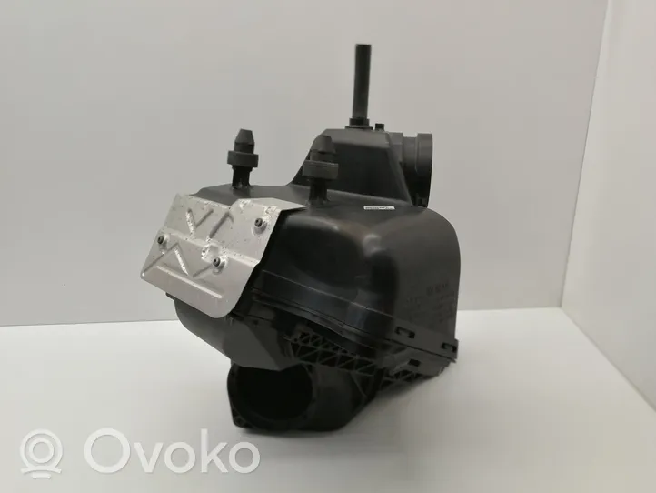 Audi A4 S4 B8 8K Ilmansuodattimen kotelo 8R0133835E