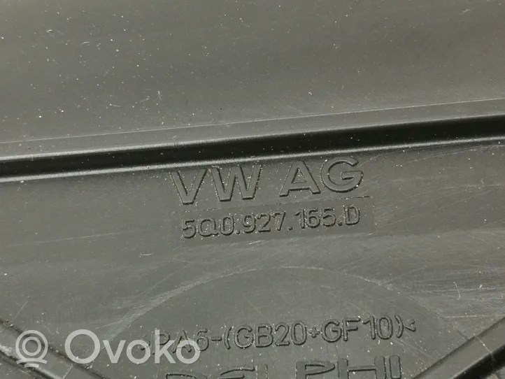 Volkswagen PASSAT B8 Dangtelis saugiklių dėžės 5Q0927165D