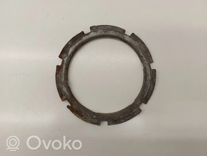 Volkswagen Golf VII Anello/dado di bloccaggio della vite della pompa del carburante nel serbatoio 