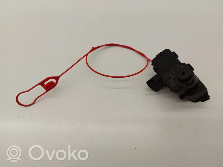 Audi A4 S4 B8 8K Motorino del tappo del serbatoio del carburante 8K0862153D