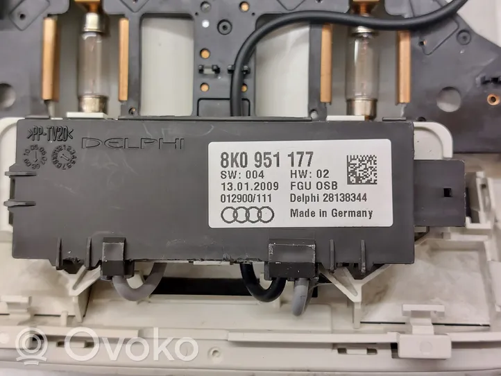 Audi A4 S4 B8 8K Priekinių vietų apšvietimo žibintas 8T0947135F