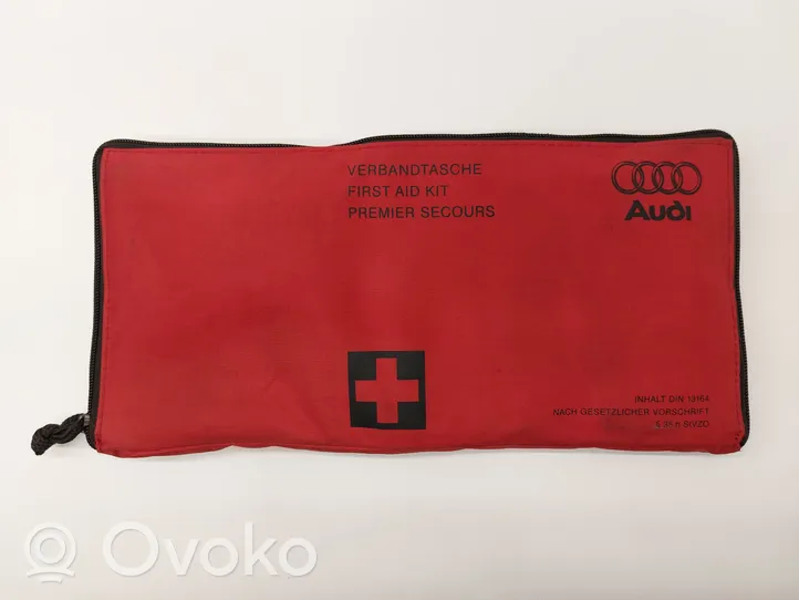 Audi A4 S4 B8 8K Apteczka pierwszej pomocy 8K0860282