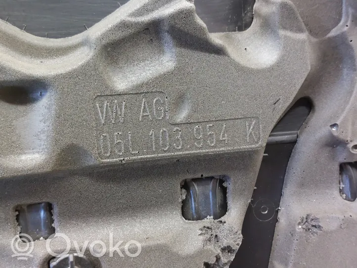 Volkswagen PASSAT B8 Couvercle cache moteur 05L103925E