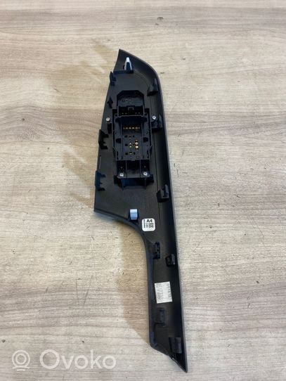 Honda CR-V Front door window switch trim 83541T0AA41020