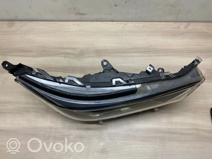 Toyota RAV 4 (XA50) Phare frontale 8990842020