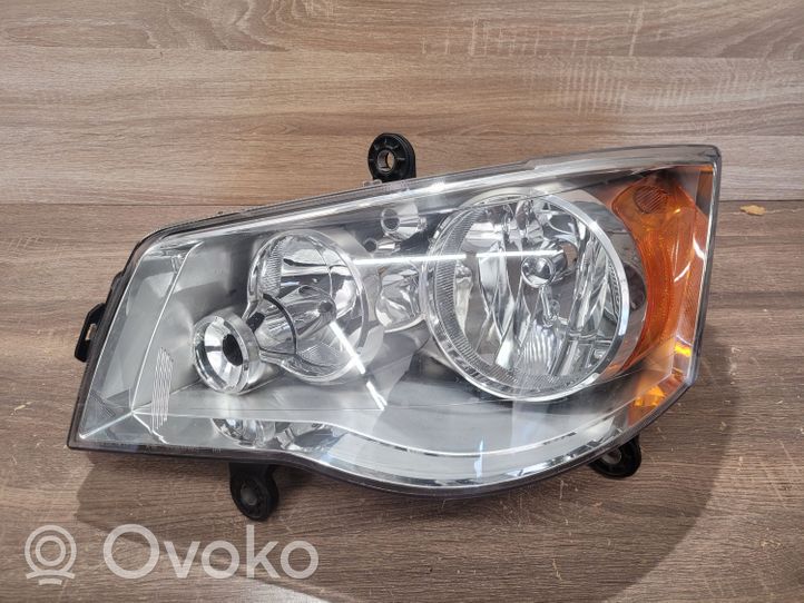 Chrysler Town & Country V Lampa przednia 05113337AG