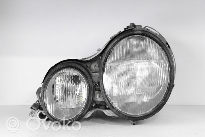 Mercedes-Benz E W210 Lampa przednia 14434500