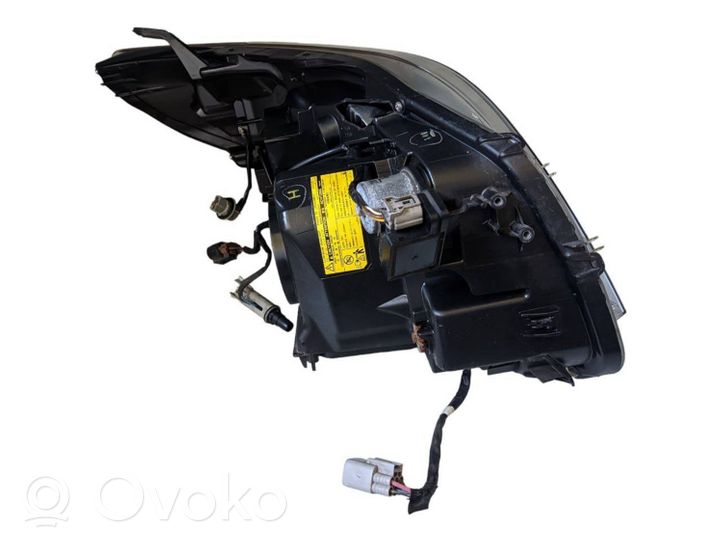 Toyota Land Cruiser (J150) Lampa przednia 8118560L70