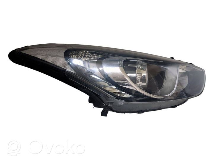 Hyundai i30 Lampa przednia 92101A6020