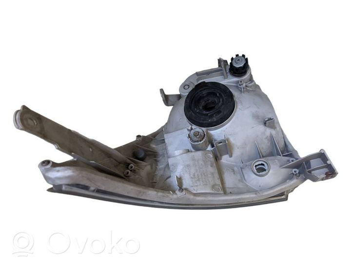 Toyota Land Cruiser (J120) Faro delantero/faro principal  811306A230