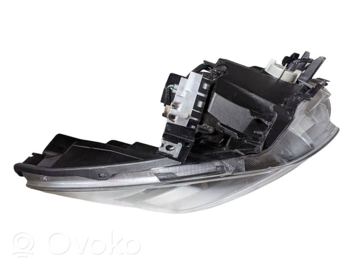 Subaru Forester SK Lampa przednia 84001SJ020