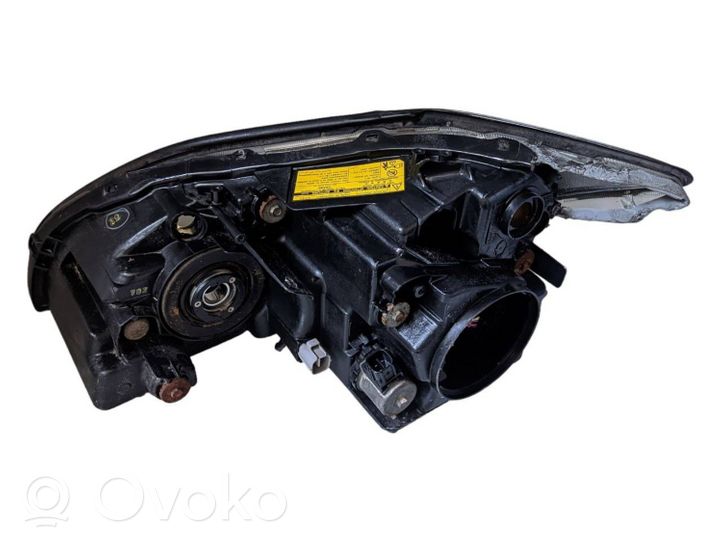 Lexus RX 330 - 350 - 400H Lampa przednia 8115048190