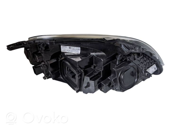 Volvo V40 Передняя фара 31677018